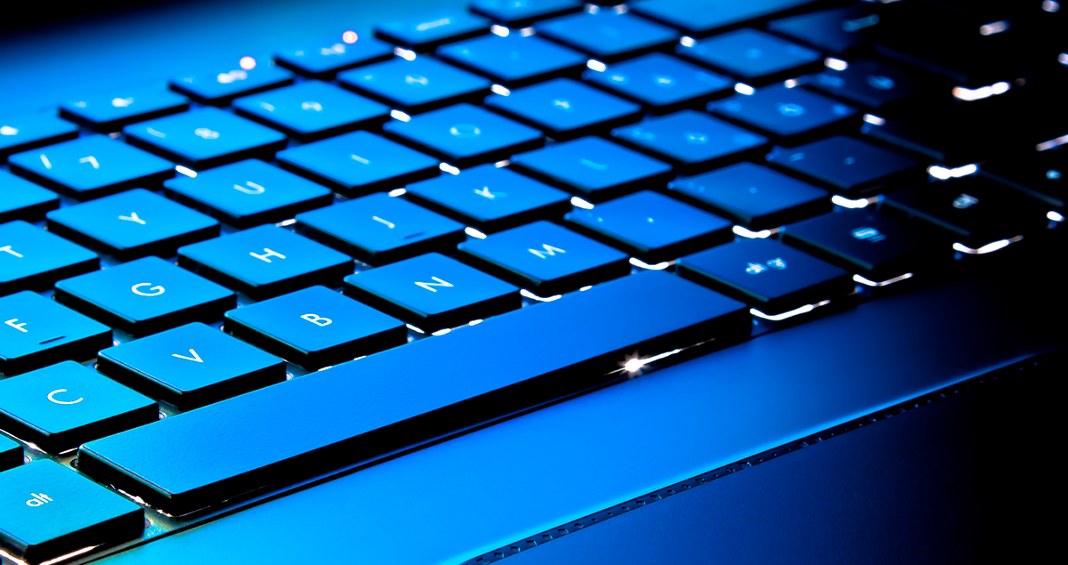Teclado com iluminação azul